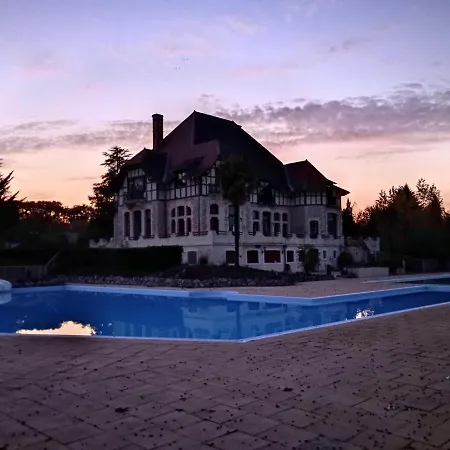 Maisonnette Avec Piscine *